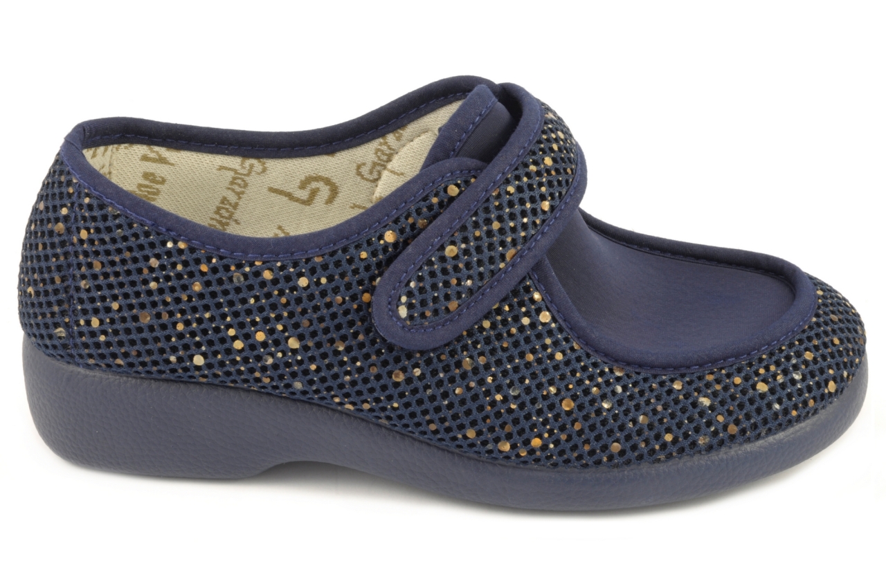 Garzón - Zapatilla cerrada con velcro de mujer, apta para la calle como para ir por casa, en color azul marino, con el piso antideslizante
