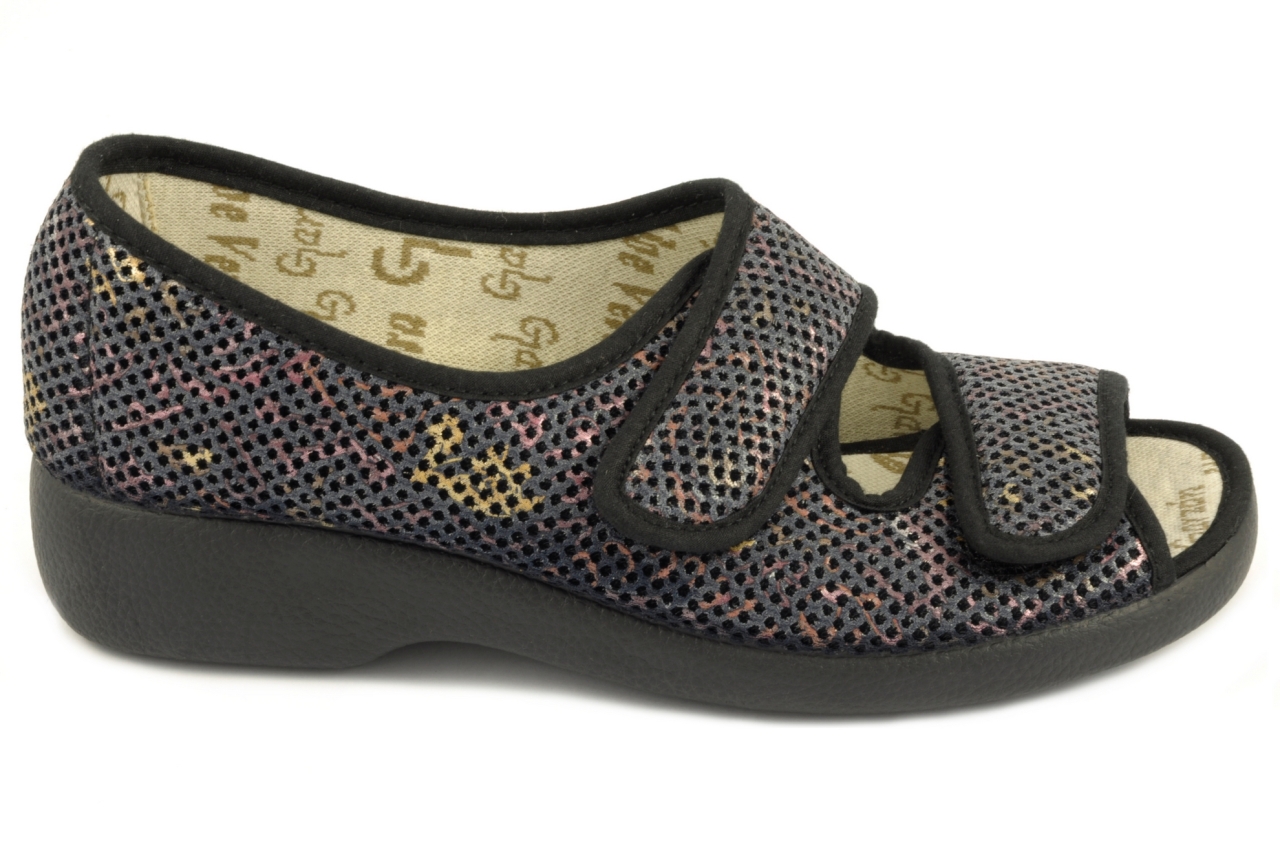 Garzón - Zapatilla de mujer abierta de los dedos y cerrada del talón, cierre mediante velcros, piso antideslizante, combinada en color negro