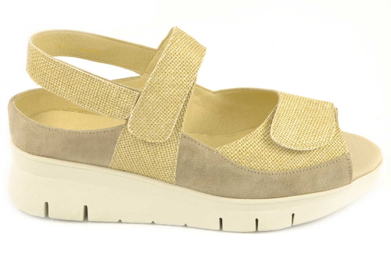 Trimas - Sandalia de plantilla ortopédica con velcros para mujer, combinada en piel y tejido con tonos de color beige y dorado