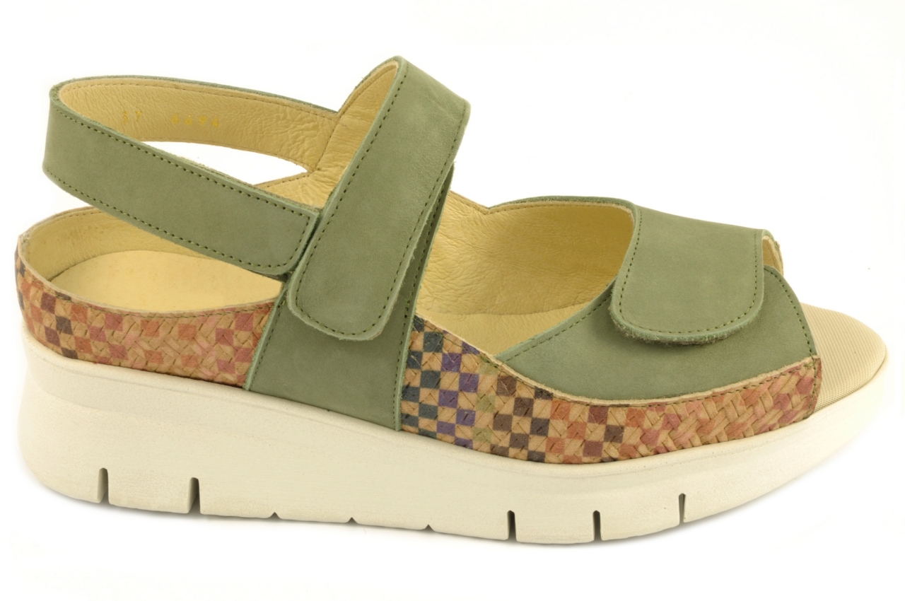 Trimas - Sandalia de plantilla ortopédica con velcros para mujer, combinada en piel de nobuk en color caqui
