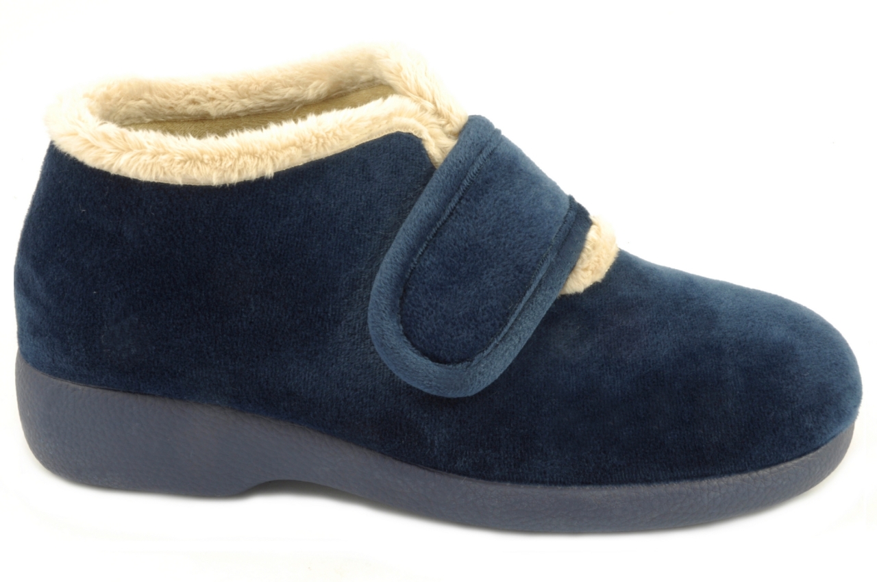 Garzón - Zapatilla cerrada tipo botín con velcro, tejido abrigado y piso antideslizante, calzado para mujer en color azul marino