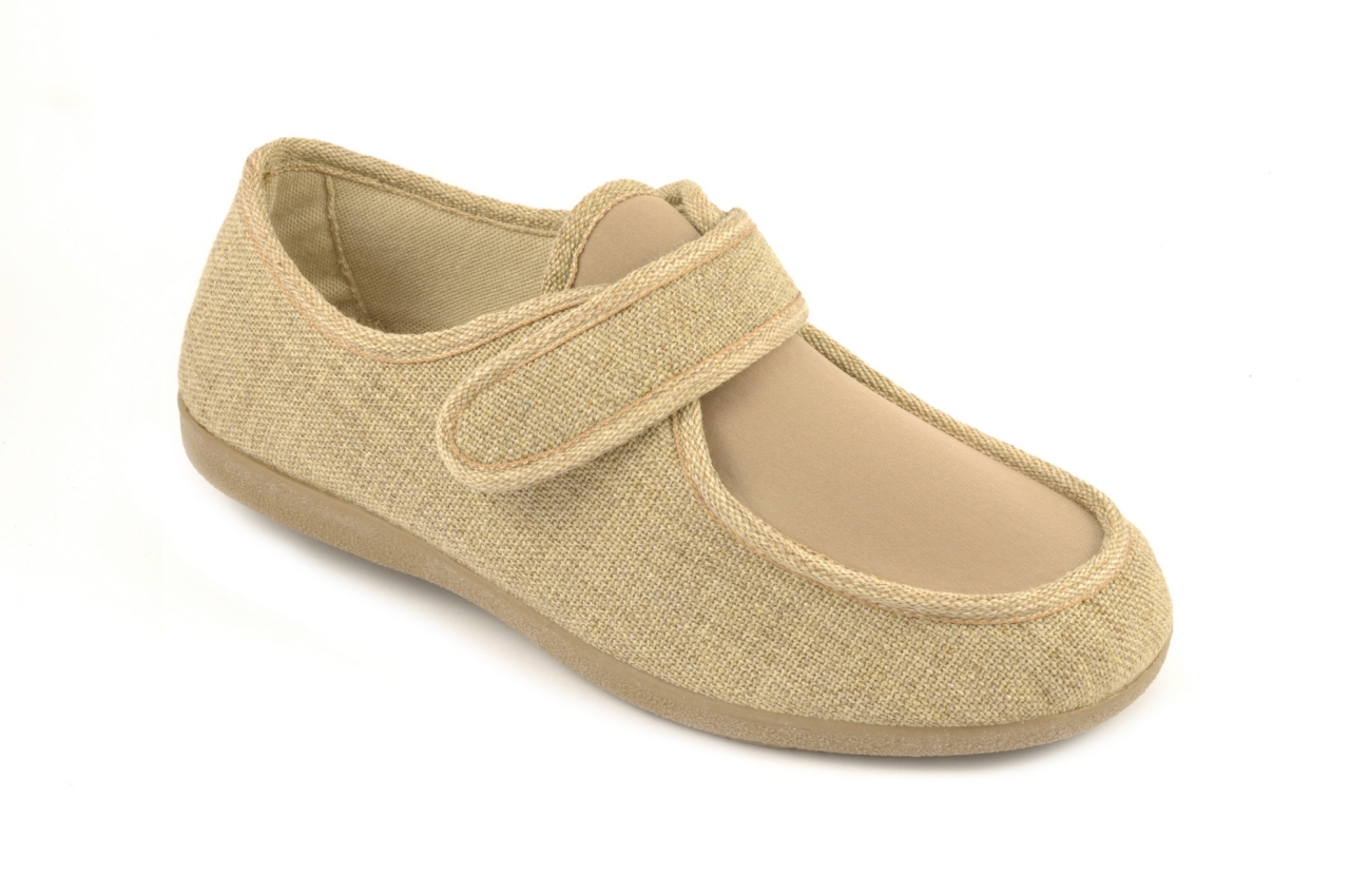 Zapatilla cerrada con velcro de hombre, apta para la calle como para ir por casa, piso antideslizante, en color tabaco
