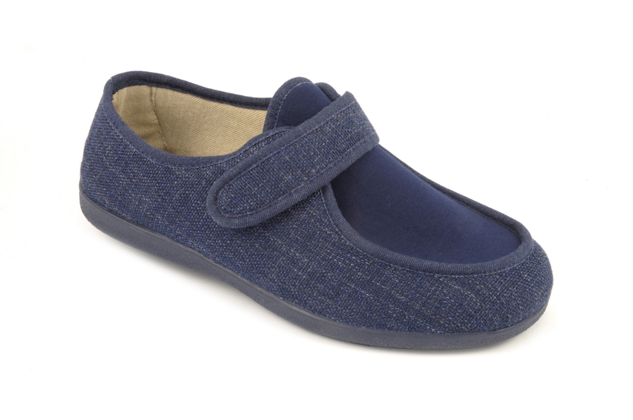 Zapatilla cerrada con velcro de hombre, apta para la calle como para ir por casa, piso antideslizante, en color marino